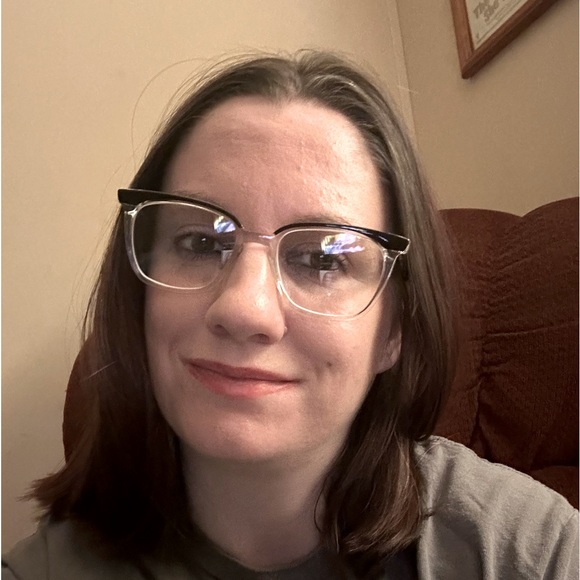 Meet your Posher, Holly - Picture 1 of 1